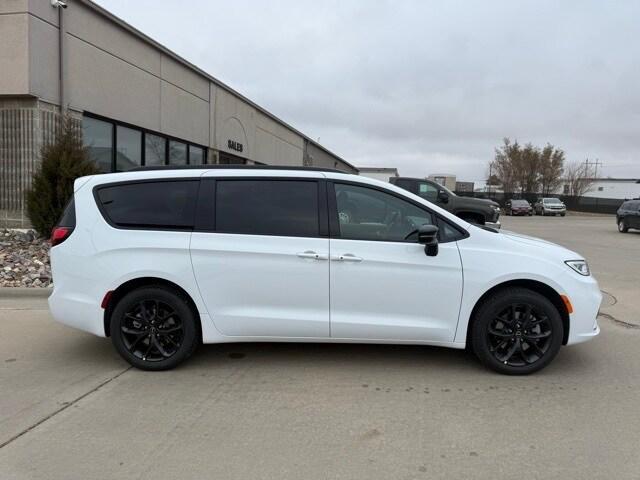 new 2026 Chrysler Pacifica car, priced at $47,080