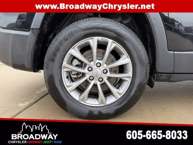 used 2021 Jeep Cherokee car, priced at $24,596