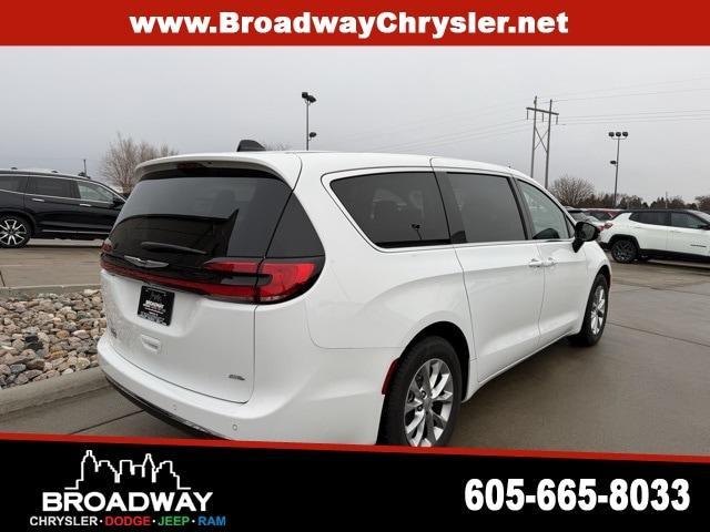 used 2024 Chrysler Pacifica car