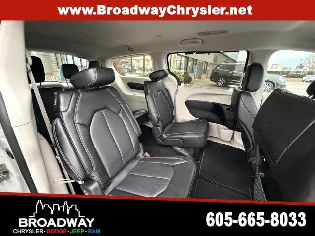 used 2024 Chrysler Pacifica car