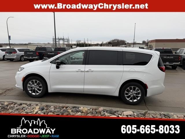 used 2024 Chrysler Pacifica car
