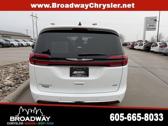 used 2024 Chrysler Pacifica car