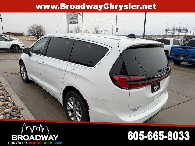 used 2024 Chrysler Pacifica car