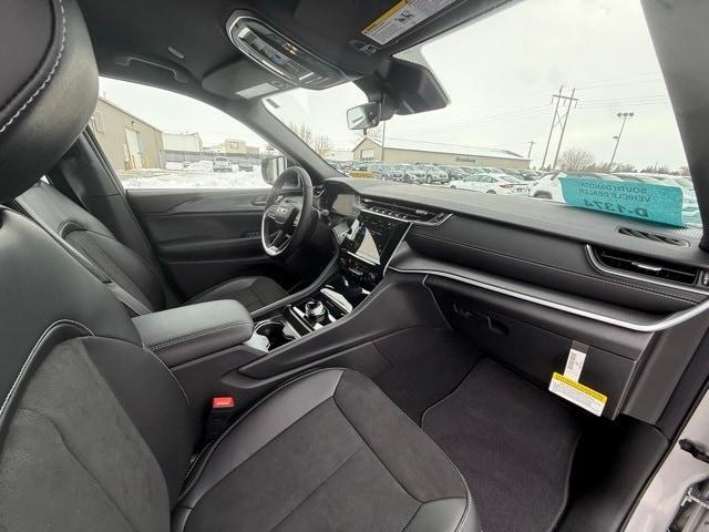 new 2025 Jeep Grand Cherokee car, priced at $43,980