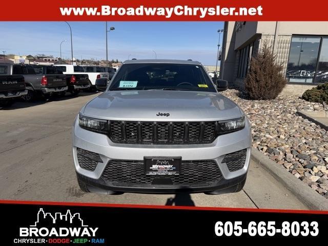 new 2025 Jeep Grand Cherokee car, priced at $39,730