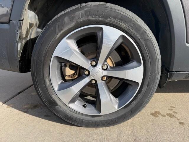 used 2019 Jeep Cherokee car, priced at $15,480