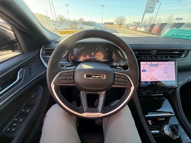 new 2025 Jeep Grand Cherokee car, priced at $46,900