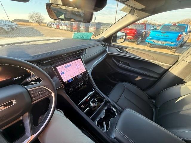 new 2025 Jeep Grand Cherokee car, priced at $46,900