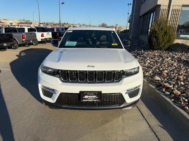new 2025 Jeep Grand Cherokee car, priced at $46,900