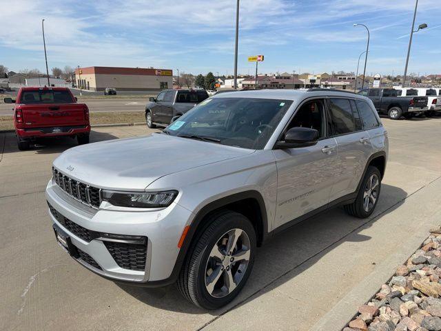 new 2026 Jeep Grand Cherokee car, priced at $46,966