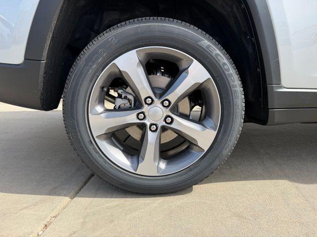 new 2026 Jeep Grand Cherokee car, priced at $46,966
