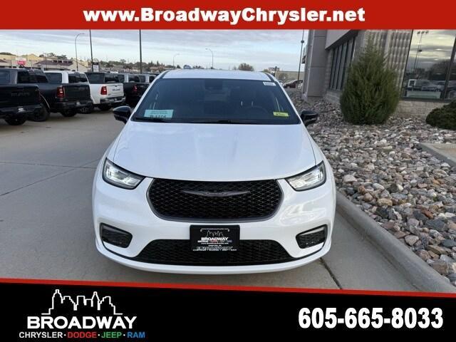 new 2026 Chrysler Pacifica car, priced at $43,565