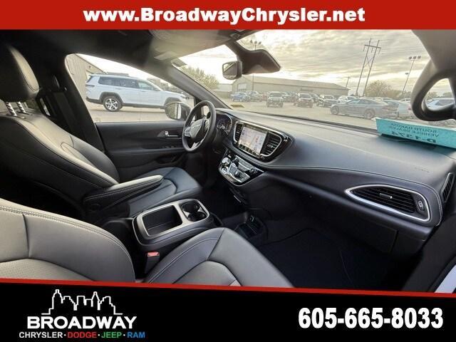 new 2026 Chrysler Pacifica car, priced at $43,565