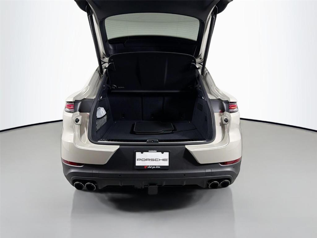 Porsche Cayenne view 35