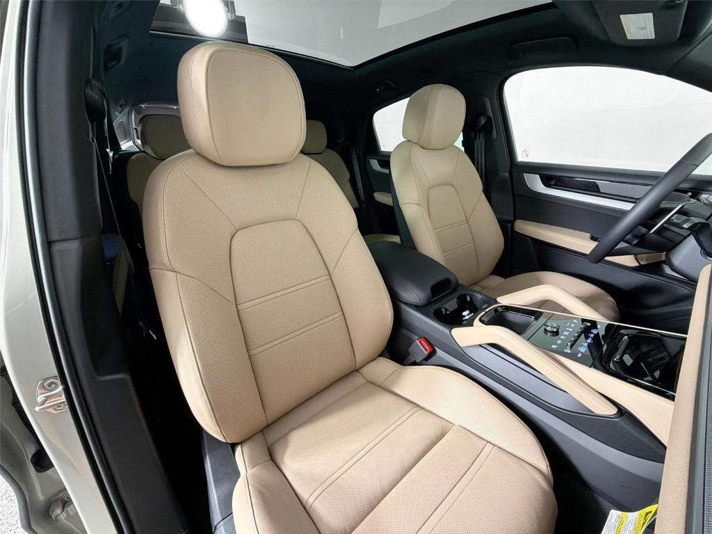 Porsche Cayenne view 28