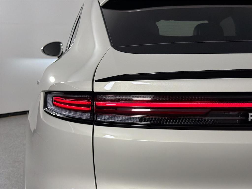 Porsche Cayenne view 16