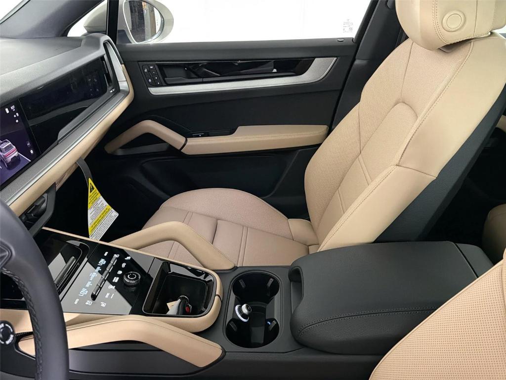 Porsche Cayenne view 30