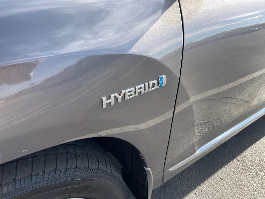 used 2013 Toyota Highlander Hybrid car, priced at $13,995