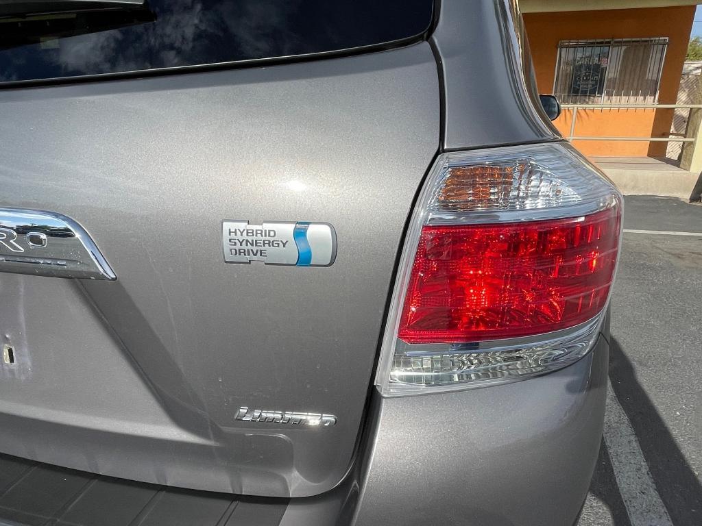used 2013 Toyota Highlander Hybrid car, priced at $13,995