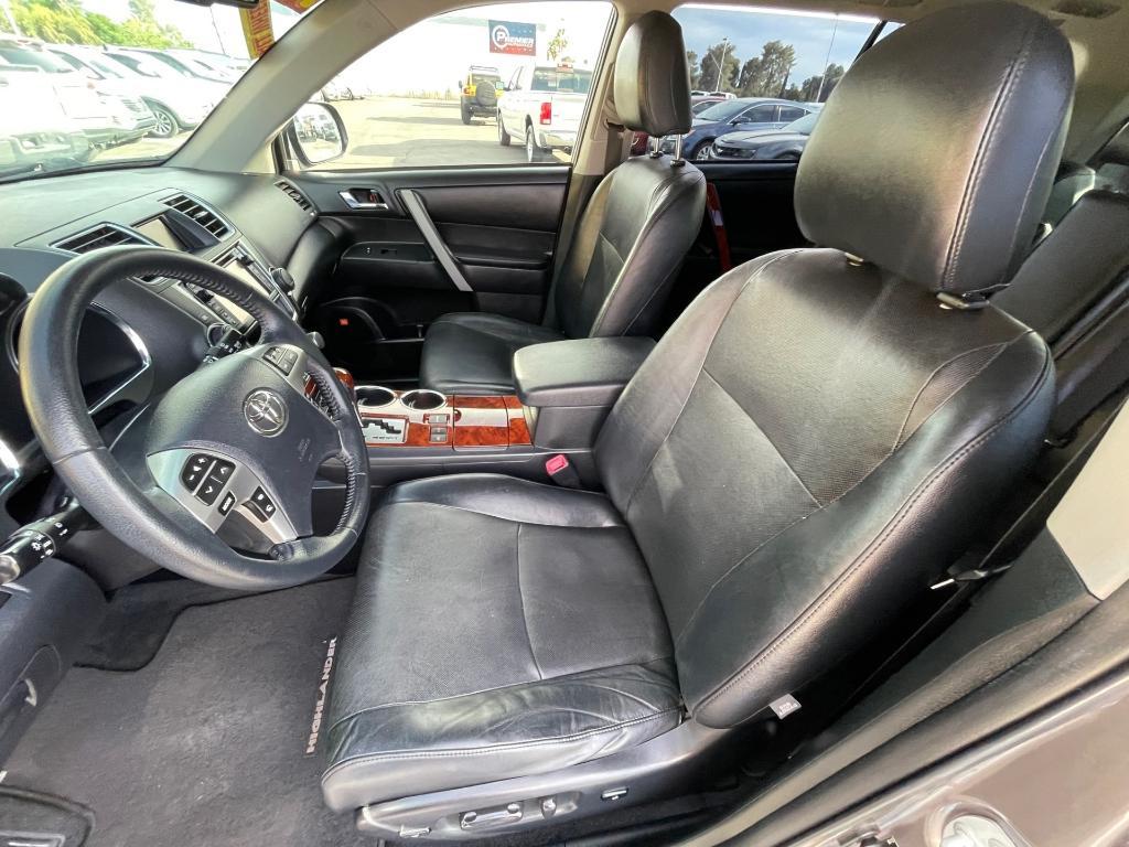 used 2013 Toyota Highlander Hybrid car, priced at $13,995
