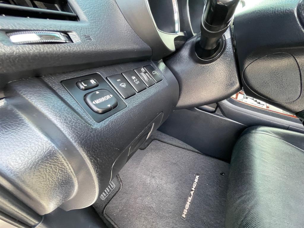 used 2013 Toyota Highlander Hybrid car, priced at $13,995