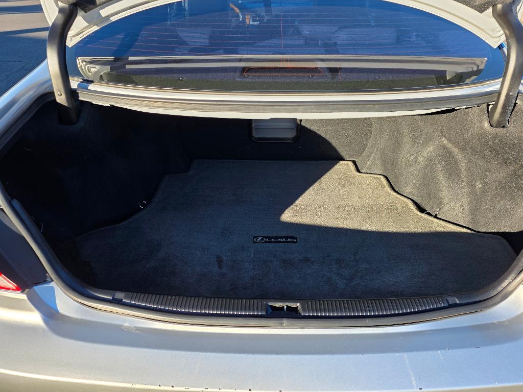 used 2005 Lexus ES 330 car, priced at $7,495