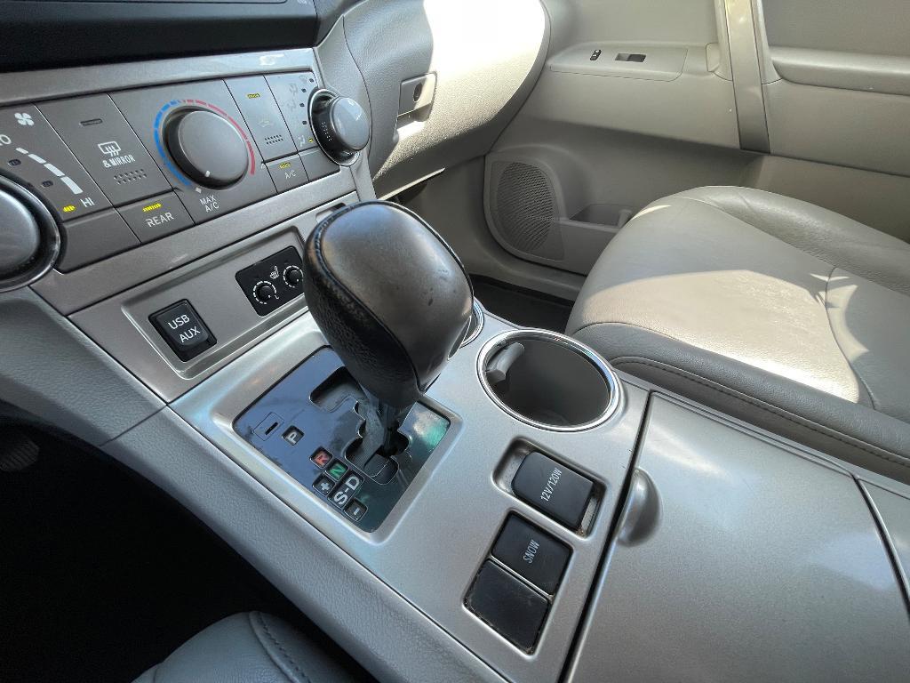 used 2012 Toyota Highlander car, priced at $10,995