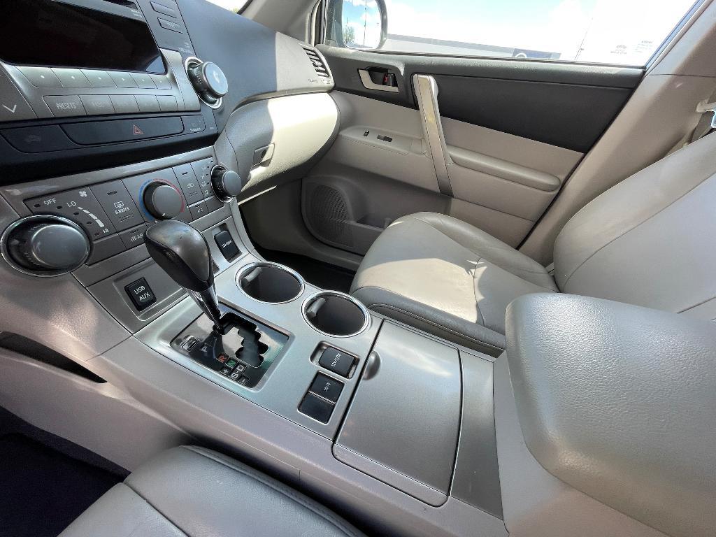 used 2012 Toyota Highlander car, priced at $10,995