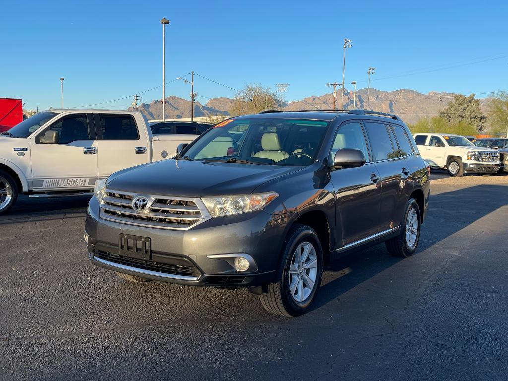 used 2013 Toyota Highlander car, priced at $11,995