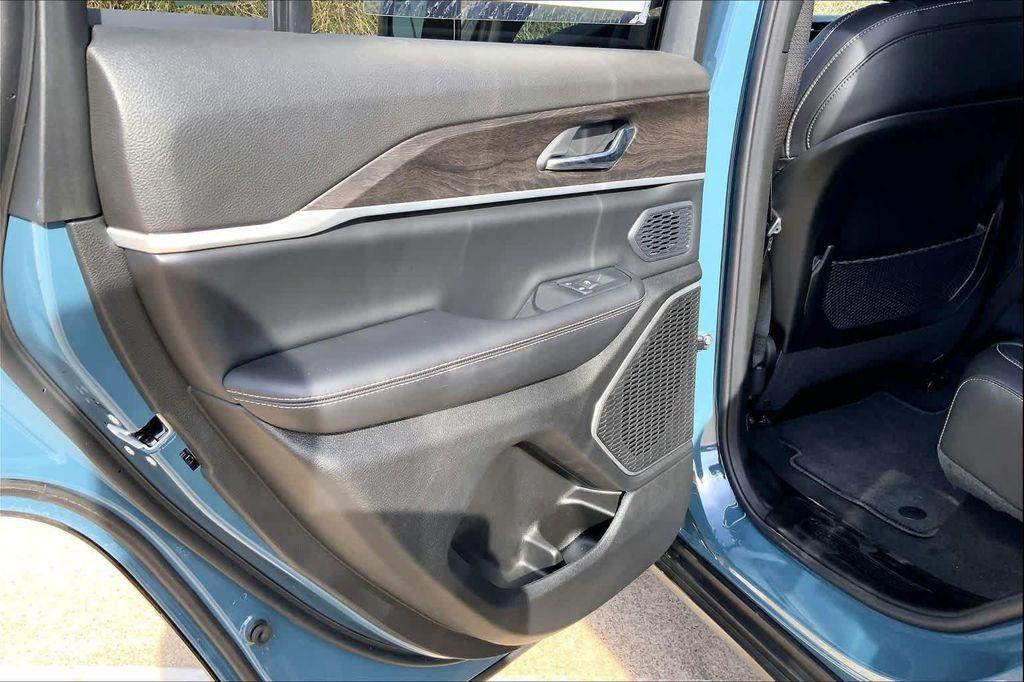new 2026 Jeep Grand Cherokee car, priced at $45,224