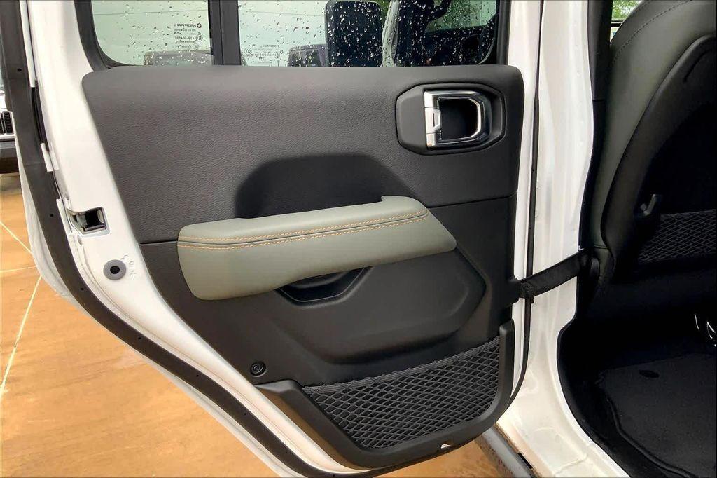 new 2026 Jeep Gladiator car, priced at $50,161