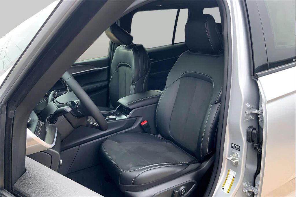 new 2026 Jeep Grand Cherokee car, priced at $42,179