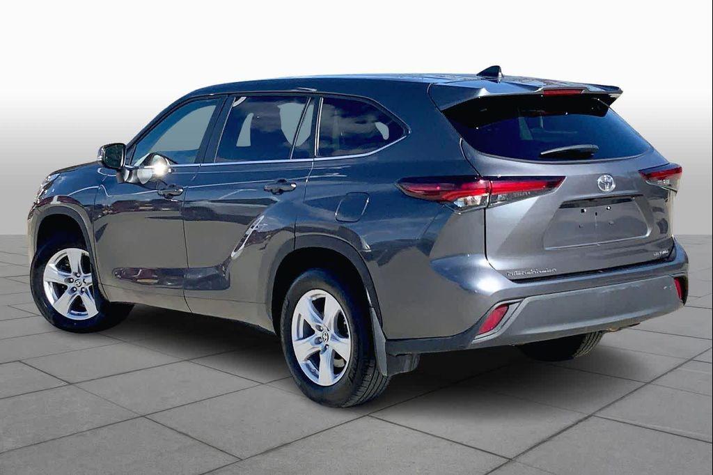 used 2024 Toyota Highlander car, priced at $30,999