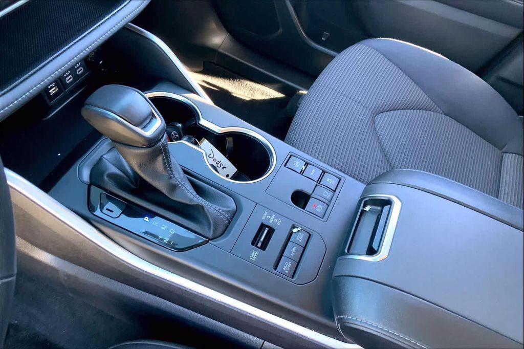 used 2024 Toyota Highlander car, priced at $30,999