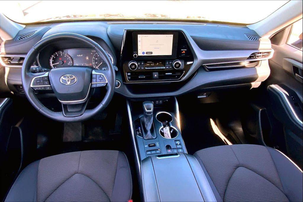 used 2024 Toyota Highlander car, priced at $30,999