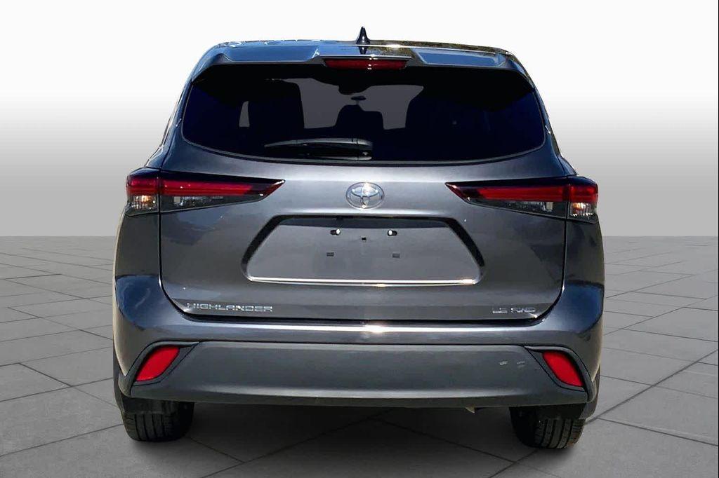used 2024 Toyota Highlander car, priced at $30,999