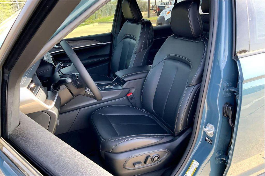new 2026 Jeep Grand Cherokee car, priced at $46,114