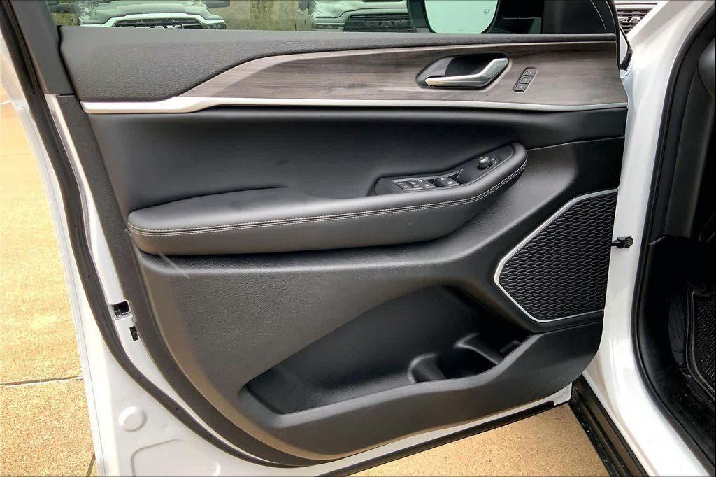 new 2026 Jeep Grand Cherokee L car, priced at $48,250