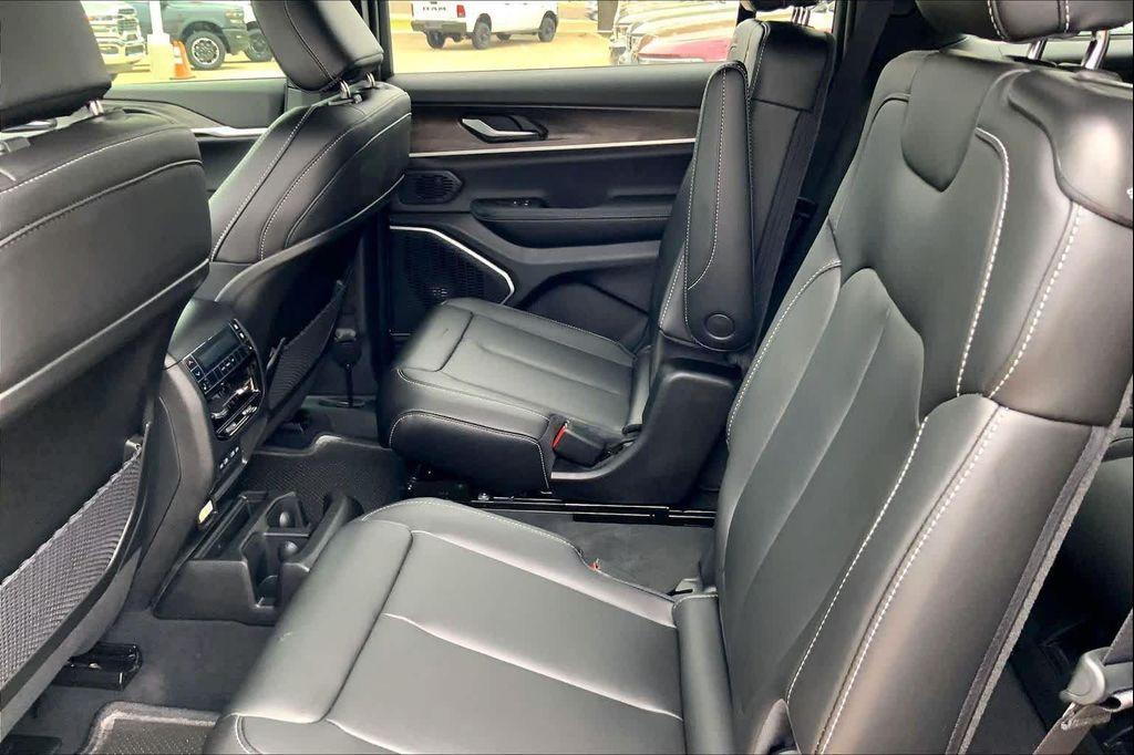 new 2026 Jeep Grand Cherokee L car, priced at $48,250
