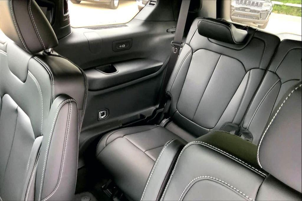 new 2026 Jeep Grand Cherokee L car, priced at $48,383