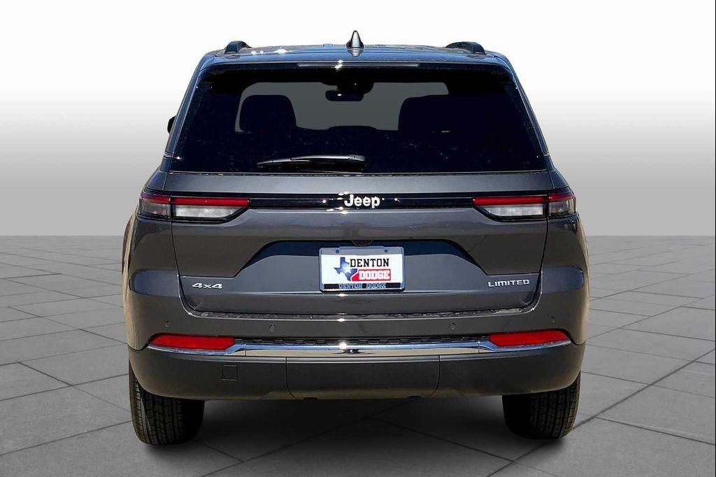 new 2025 Jeep Grand Cherokee car, priced at $38,190