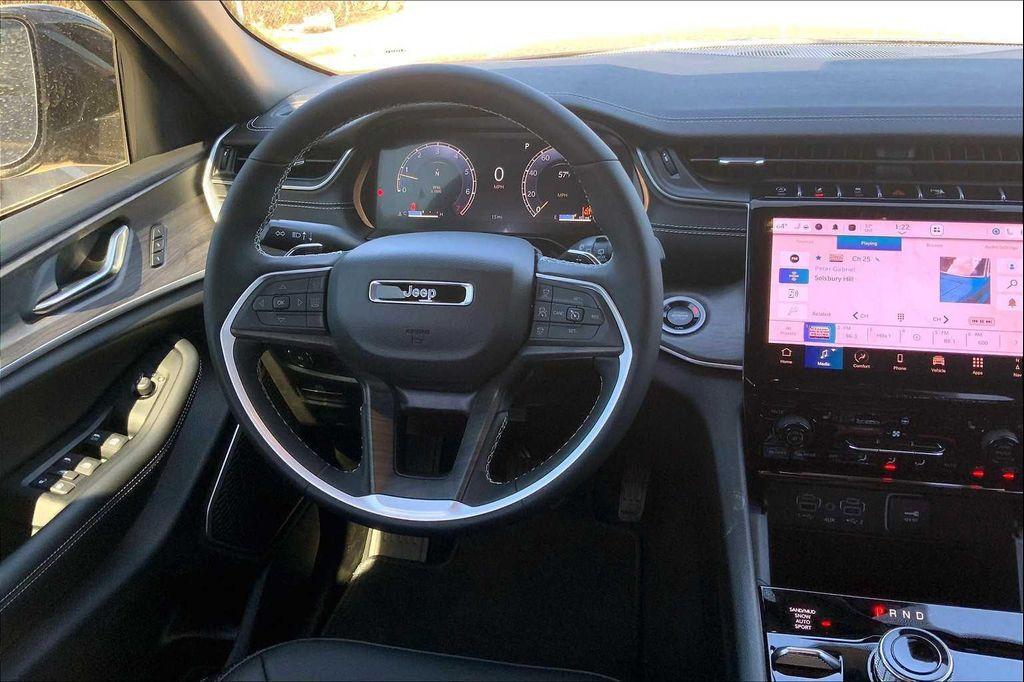 new 2025 Jeep Grand Cherokee car, priced at $38,190