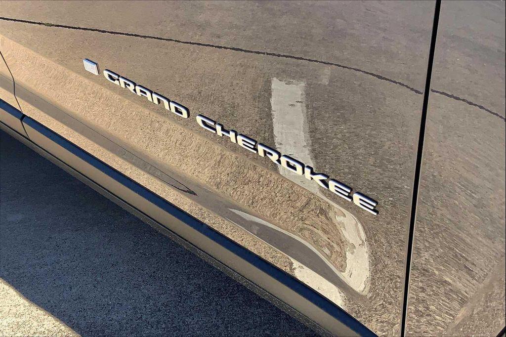 new 2025 Jeep Grand Cherokee car, priced at $38,190