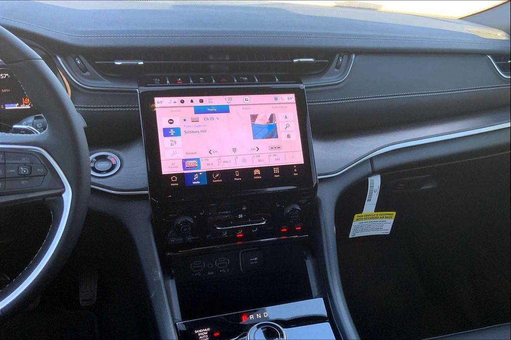 new 2025 Jeep Grand Cherokee car, priced at $38,190