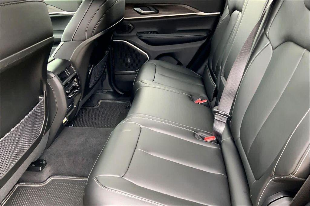 new 2026 Jeep Grand Cherokee car, priced at $46,330