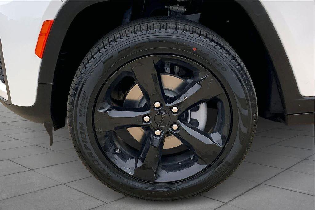 new 2026 Jeep Grand Cherokee car, priced at $46,330