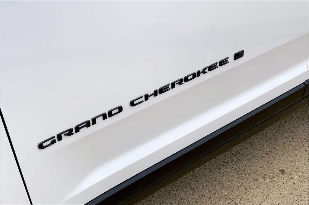 new 2026 Jeep Grand Cherokee car, priced at $46,330