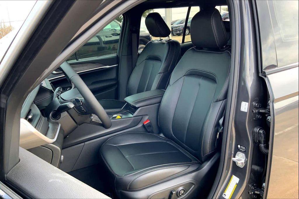 new 2026 Jeep Grand Cherokee car, priced at $45,941