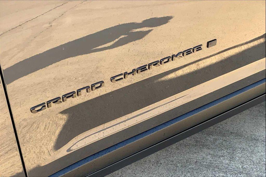 new 2025 Jeep Grand Cherokee car, priced at $43,583
