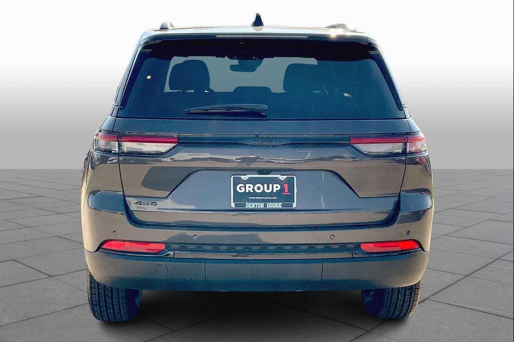 new 2025 Jeep Grand Cherokee car, priced at $43,583